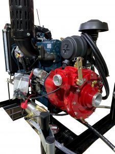 Pump with automatic priming by guaranteed exhaust gas