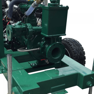 Discharge outlet on towable pump