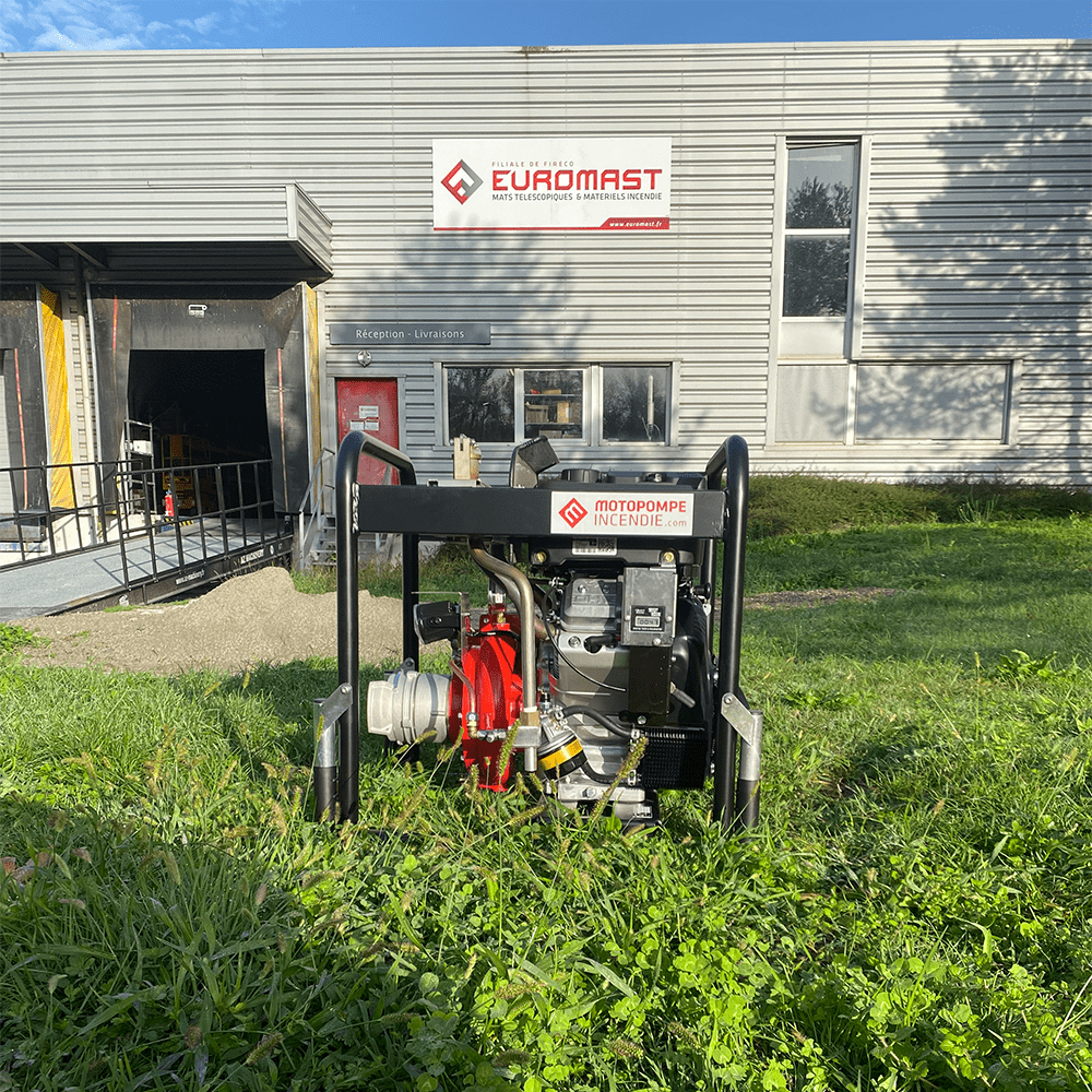 Transportable Motorpumpe zum Schutz vor Brandausbrüchen