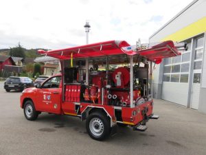 Pick-up florestal com kit de alta pressão a bordo