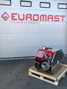 Motopompe incendie équipée de moteur diesel Peugeot.