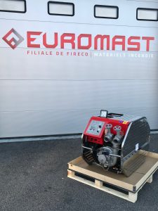 Autopompa equipaggiata con motore diesel Peugeot.