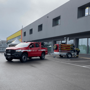 Pick up with Euromast fire trailer