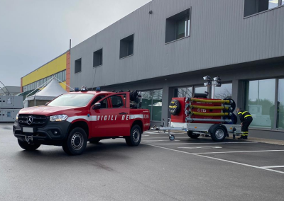 Pick up with Euromast fire trailer