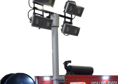 Telescopic mast intervention trailer