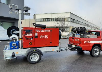 Remolque de bomberos con camioneta